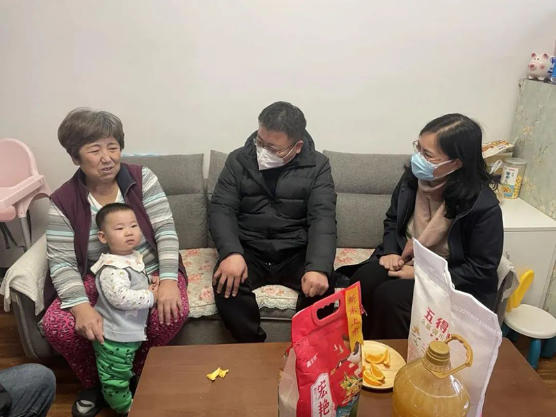 董事長(zhǎng)參加“人大代表、政協(xié)委員走進(jìn)社區(qū)，開(kāi)展居民議事協(xié)商”活動(dòng).jpg